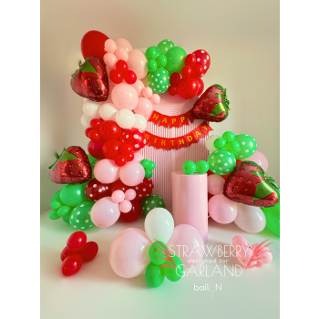 "Strawberry Garland" designed by ball-ON Truskawkowa Ścianka Dekoracyjna z Balonów